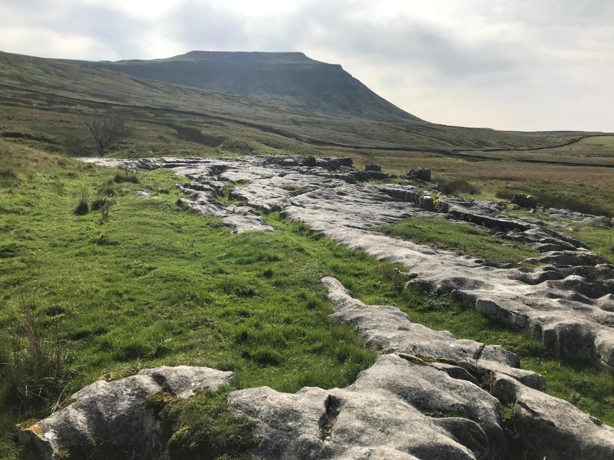 Old School House - Yorkshire Three Peaks Challenge Weathercote Eksteriør billede